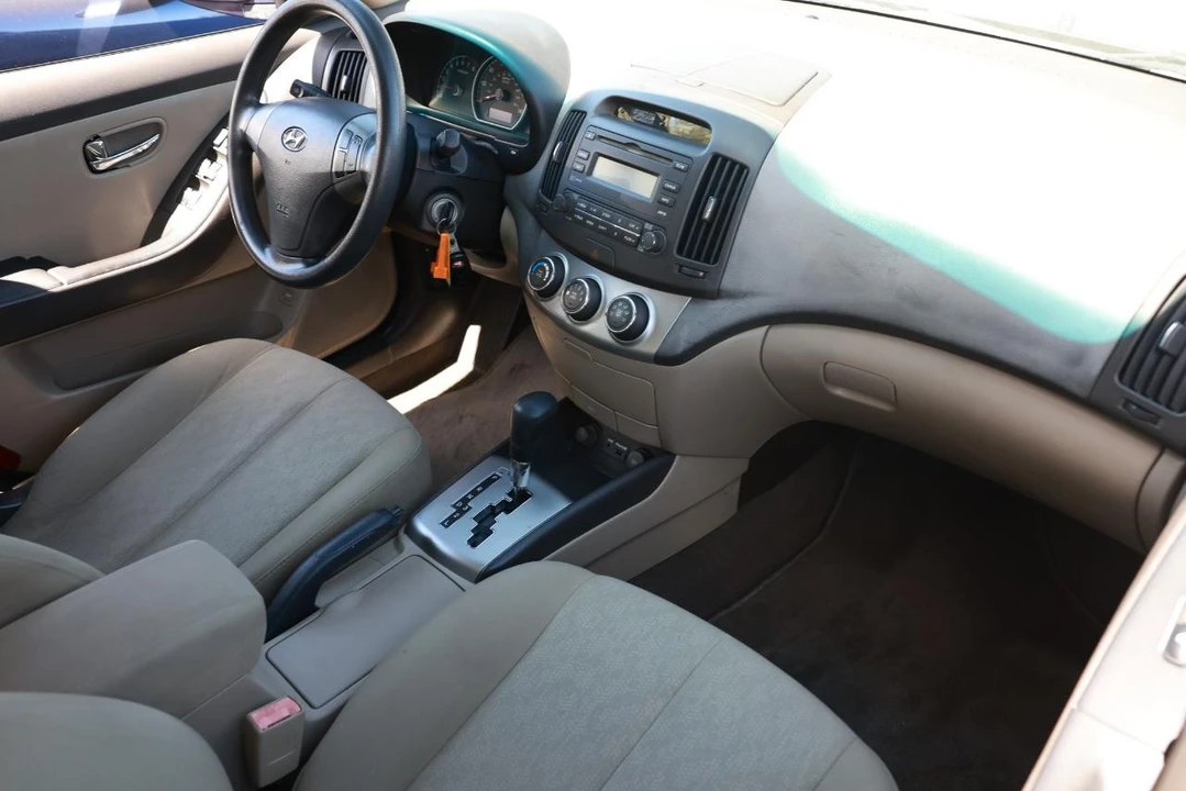 2010 Hyundai Elantra - Image 16 of 21