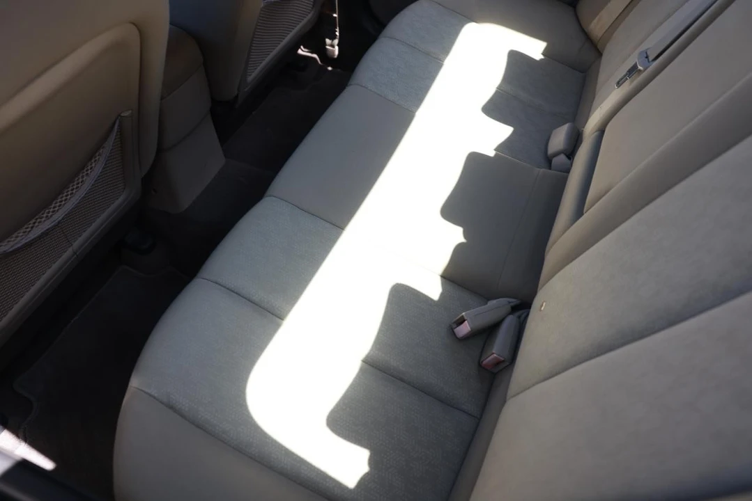 2010 Hyundai Elantra - Image 10 of 21