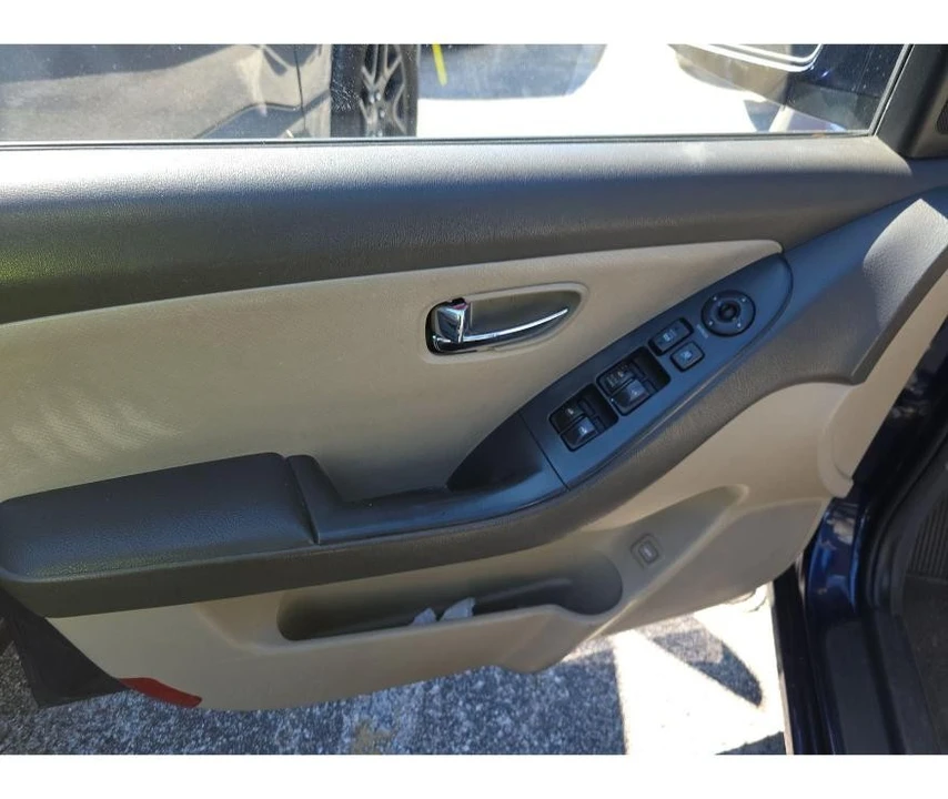 2010 Hyundai Elantra - Image 11 of 12