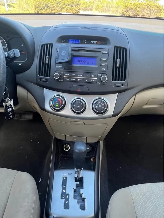 2010 Hyundai Elantra - Image 6 of 20