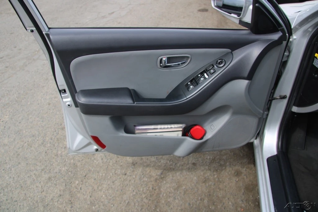 2010 Hyundai Elantra - Image 12 of 21