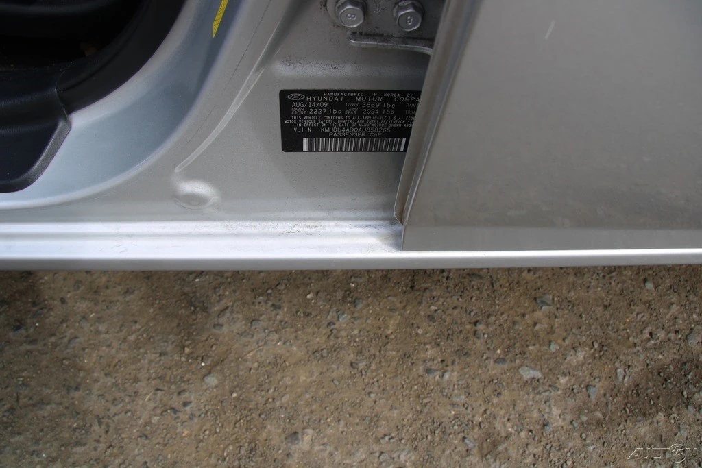 2010 Hyundai Elantra - Image 11 of 21