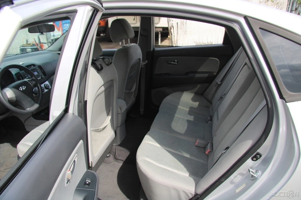 2010 Hyundai Elantra - Image 19 of 21