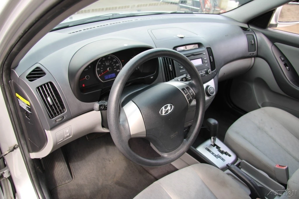 2010 Hyundai Elantra - Image 14 of 21