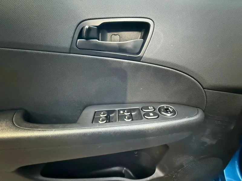 2010 Hyundai Elantra - Image 10 of 12