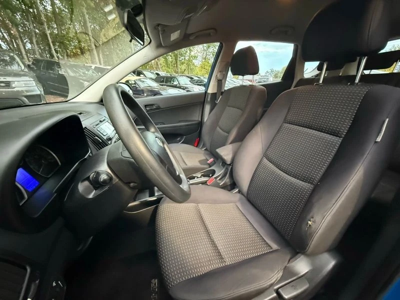 2010 Hyundai Elantra - Image 11 of 12