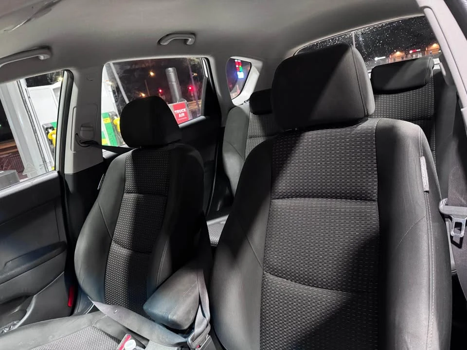 2010 Hyundai Elantra - Image 5 of 5