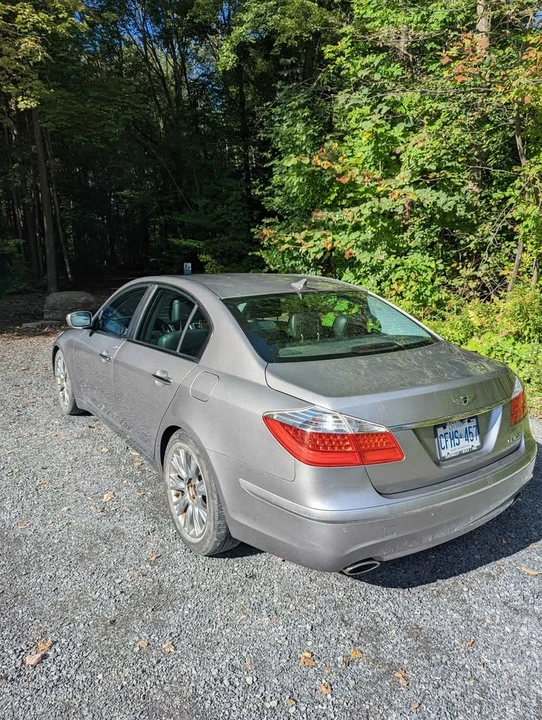 2010 Hyundai Genesis - Image 2 of 12