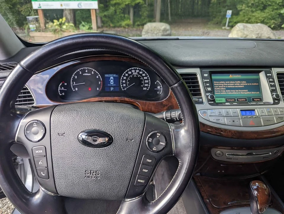 2010 Hyundai Genesis - Image 5 of 12