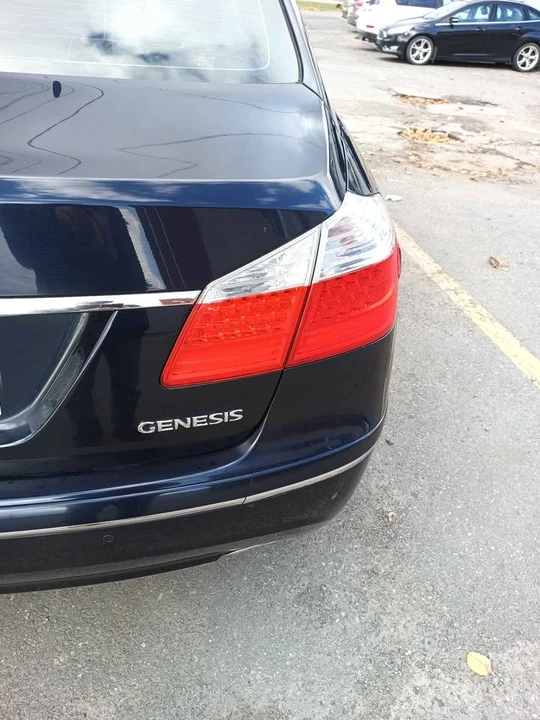 2010 Hyundai Genesis - Image 5 of 5