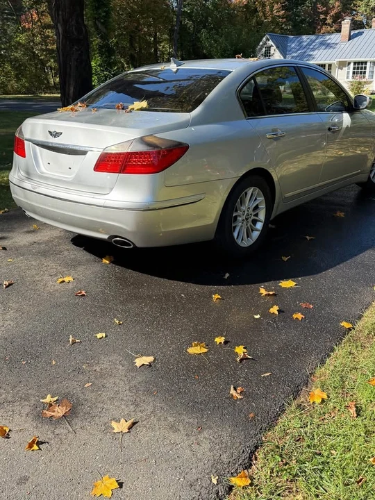 2010 Hyundai Genesis - Image 2 of 7