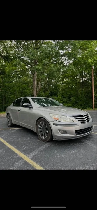 2010 Hyundai Genesis - Image 2 of 9