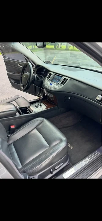 2010 Hyundai Genesis - Image 6 of 9