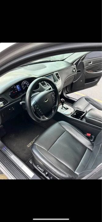 2010 Hyundai Genesis - Image 4 of 9