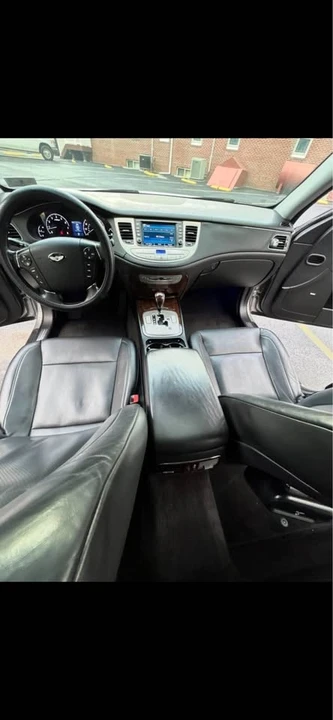 2010 Hyundai Genesis - Image 8 of 9
