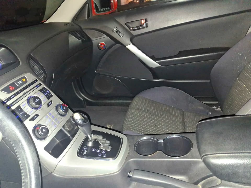 2010 Hyundai Genesis - Image 5 of 5
