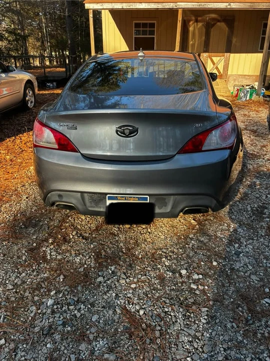2010 Hyundai Genesis - Image 6 of 10