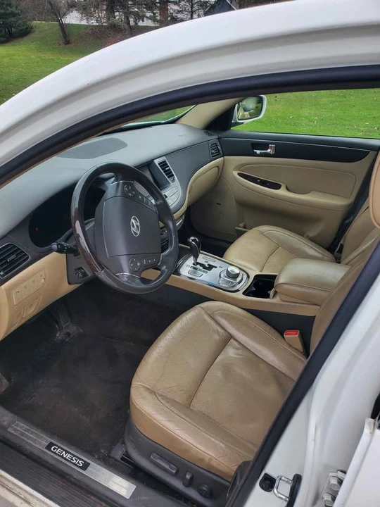 2010 Hyundai Genesis - Image 4 of 5