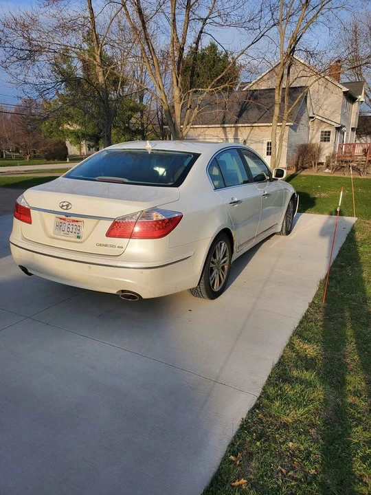 2010 Hyundai Genesis - Image 2 of 5