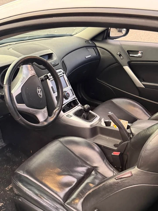 2010 Hyundai Genesis - Image 7 of 9