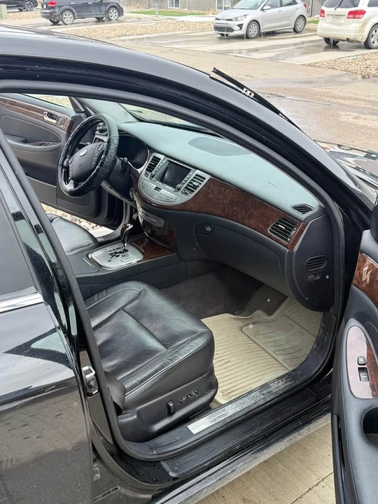 2010 Hyundai Genesis - Image 6 of 10