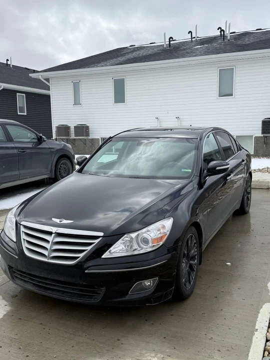2010 Hyundai Genesis - Image 4 of 10