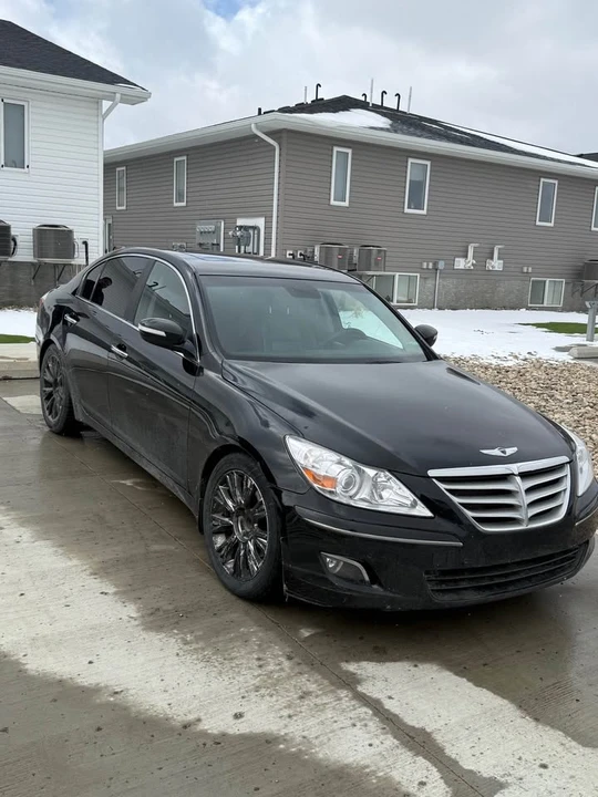 2010 Hyundai Genesis - Image 3 of 10