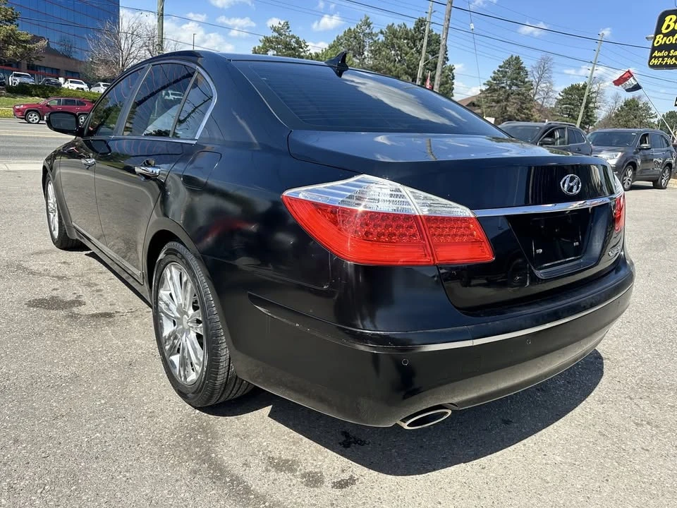2010 Hyundai Genesis - Image 2 of 15