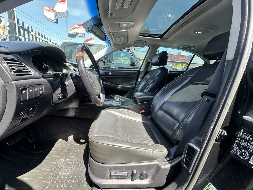 2010 Hyundai Genesis - Image 7 of 15