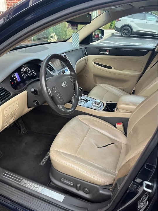 2010 Hyundai Genesis - Image 7 of 10