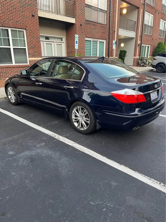 2010 Hyundai Genesis - Image 2 of 10