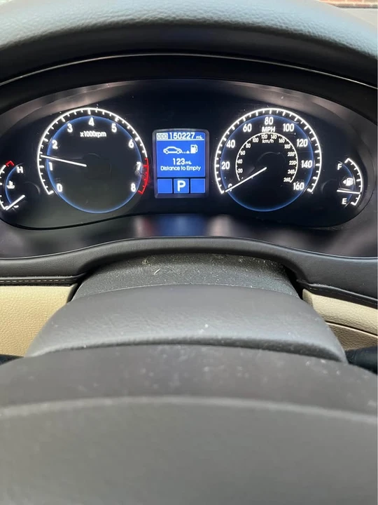 2010 Hyundai Genesis - Image 5 of 10