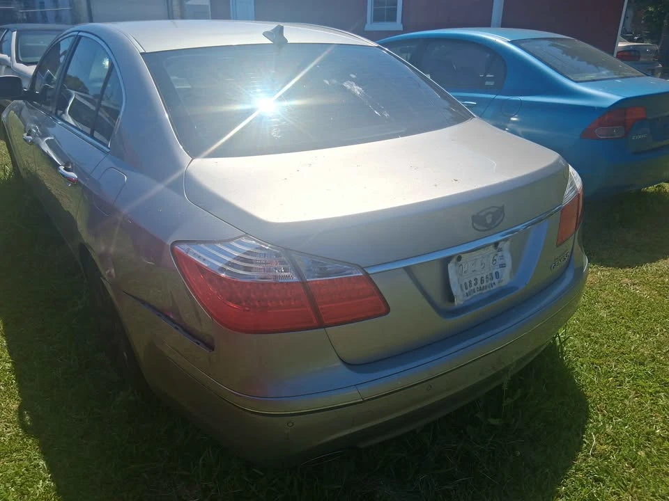 2010 Hyundai Genesis - Image 2 of 4