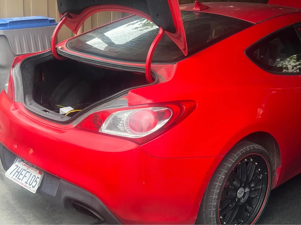 2010 Hyundai Genesis Coupe - Image 10 of 12