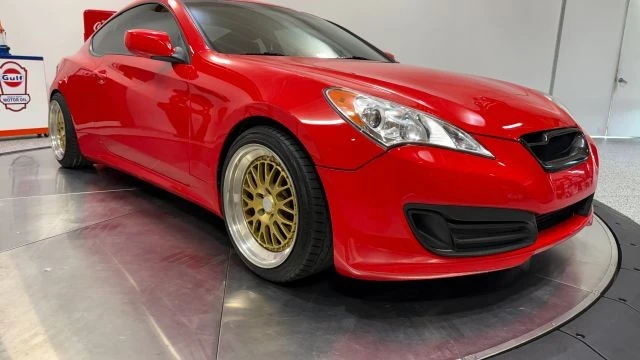 2010 Hyundai Genesis - Image 2 of 31