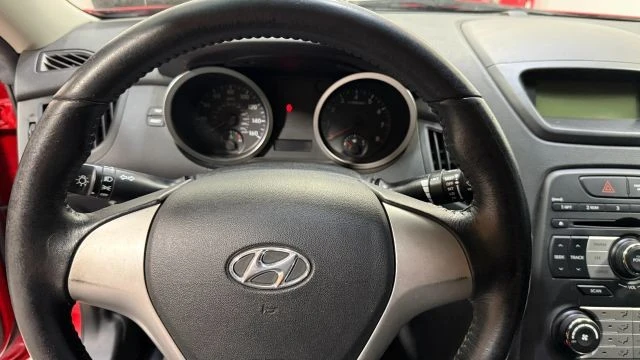 2010 Hyundai Genesis - Image 27 of 31