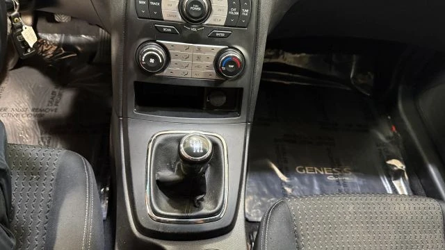 2010 Hyundai Genesis - Image 28 of 31