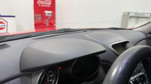 2010 Hyundai Genesis - Image 30 of 31