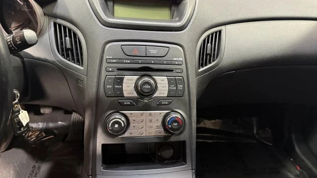 2010 Hyundai Genesis - Image 29 of 31