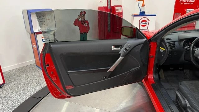 2010 Hyundai Genesis - Image 21 of 31
