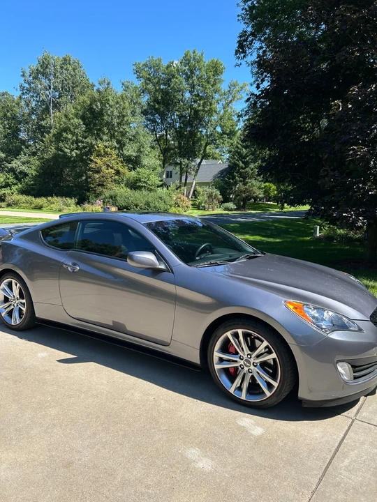 2010 Hyundai Genesis Coupe - Image 2 of 7