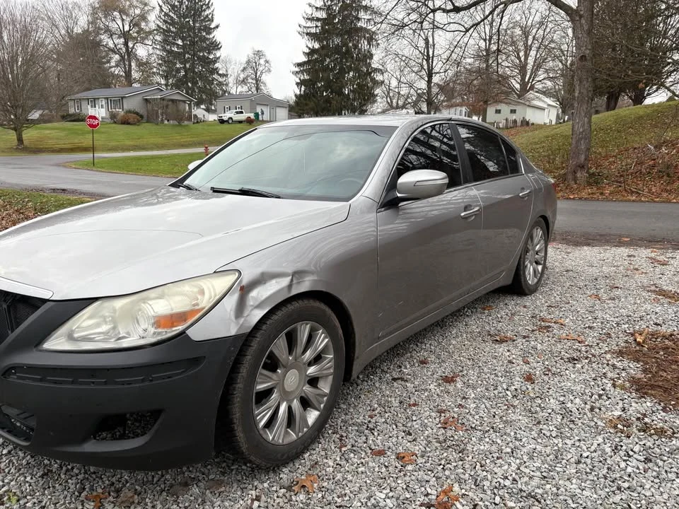 2010 Hyundai Genesis - Image 6 of 7