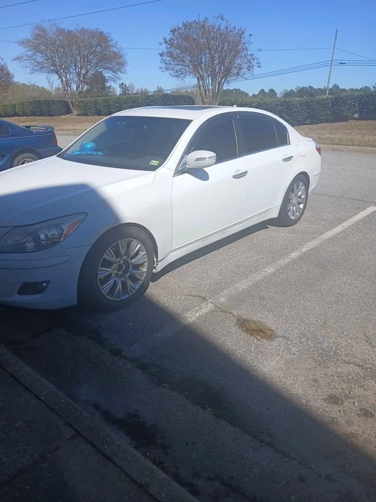 2010 Hyundai - Image 2 of 8
