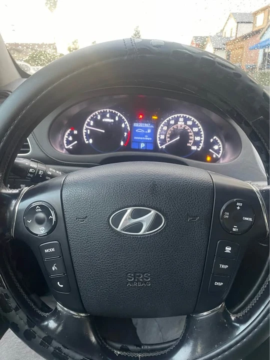 2010 Hyundai Genesis - Image 6 of 11