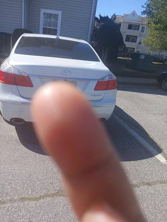2010 Hyundai - Image 6 of 8