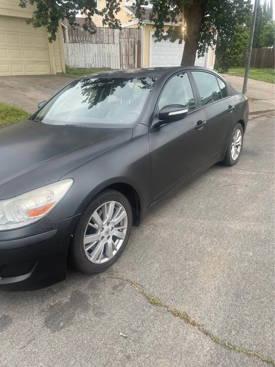 2010 Hyundai Genesis - Image 2 of 11