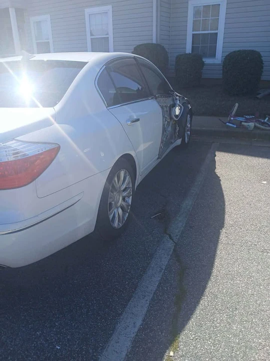 2010 Hyundai - Image 8 of 8