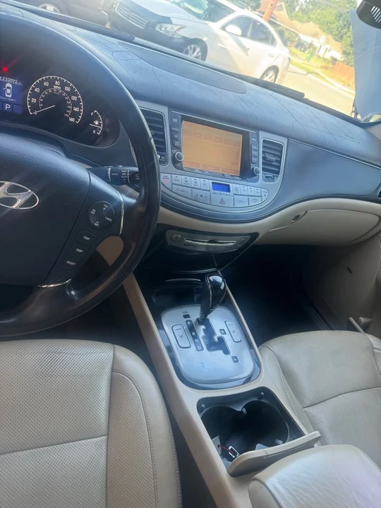 2010 Hyundai Genesis - Image 11 of 14