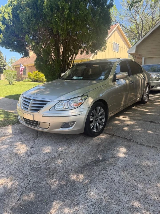 2010 Hyundai Genesis - Image 2 of 4