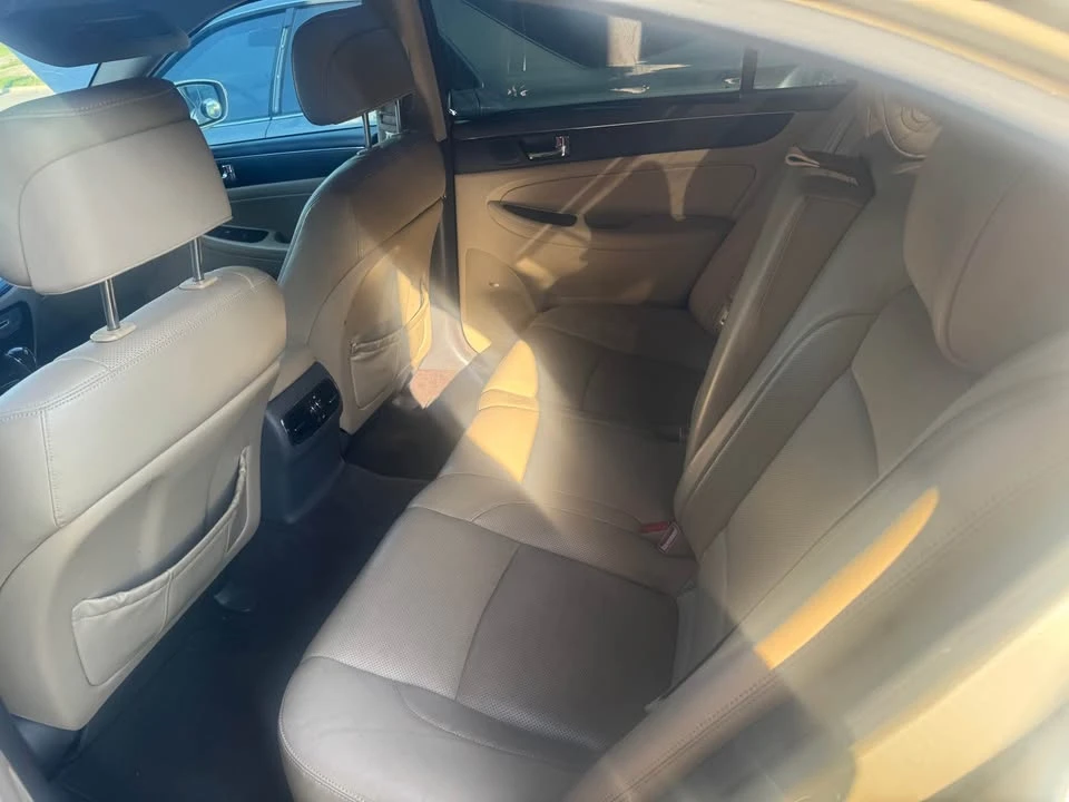 2010 Hyundai Genesis - Image 14 of 14